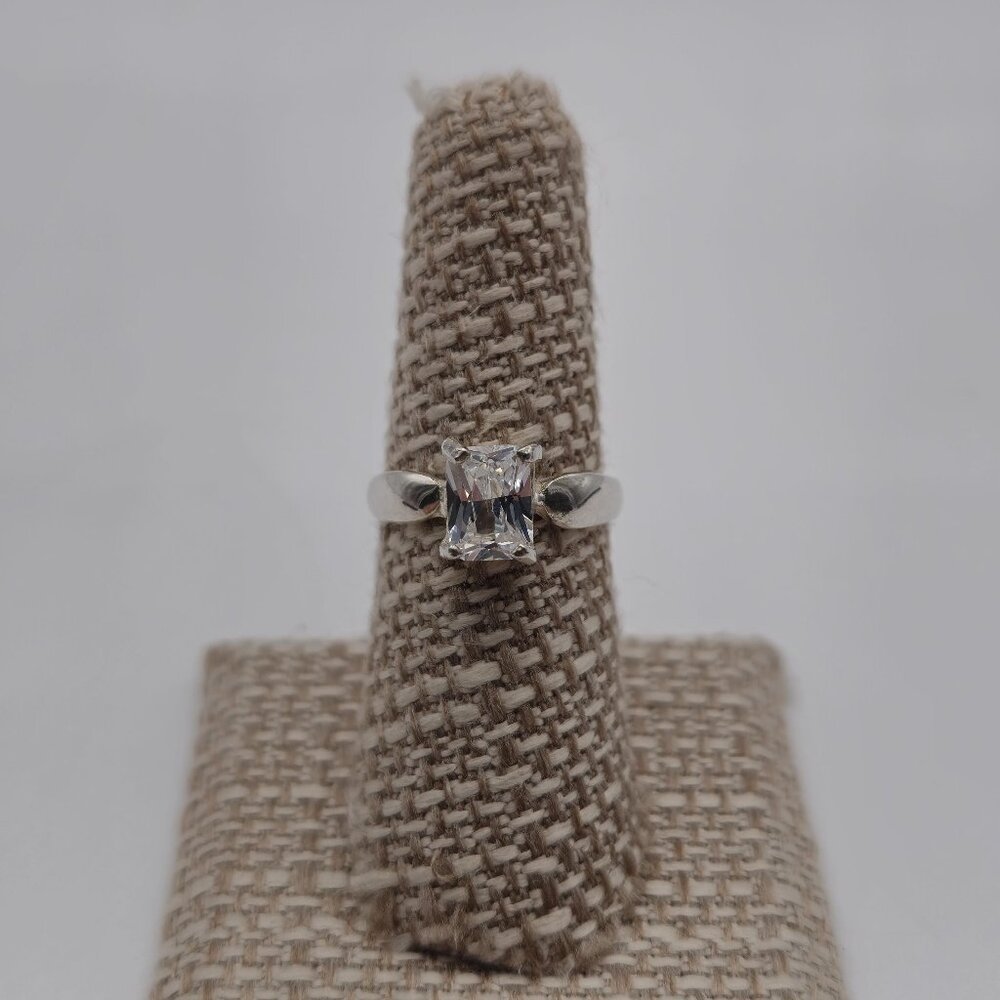 Size 7 Sterling Silver Rectangle Cubic Zirconia Clear Gem Ring A3746